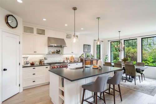 3943 Dillman Rd, Campbell River, BC 