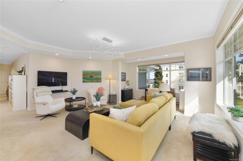 302-9870 Second St, Sidney, BC - Indoor Photo Showing Living Room