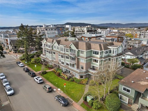 302-9870 Second St, Sidney, BC - Outdoor With View