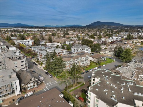 302-9870 Second St, Sidney, BC - Outdoor With View