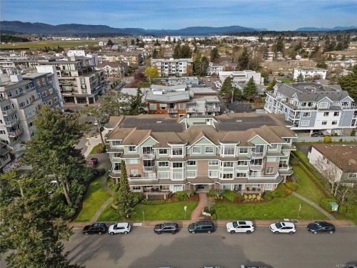 302-9870 Second St, Sidney, BC - Outdoor With View