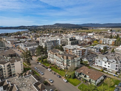302-9870 Second St, Sidney, BC - Outdoor With View