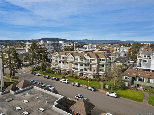 302-9870 Second St, Sidney, BC - Outdoor With View