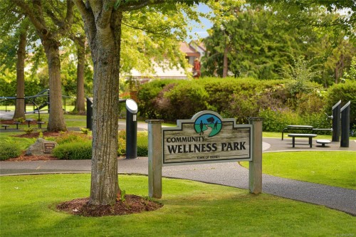 302-9870 Second St, Sidney, BC - Outdoor