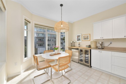 302-9870 Second St, Sidney, BC - Indoor