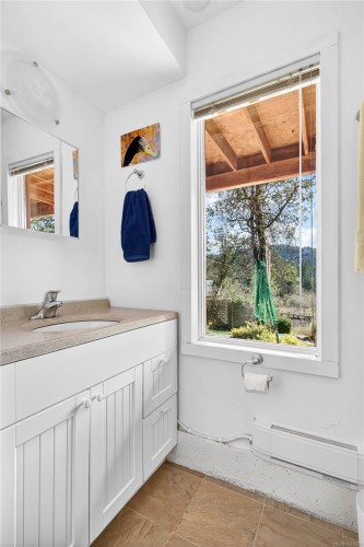 111 Baker Rd, Salt Spring, BC 