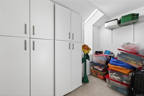 111 Baker Rd, Salt Spring, BC 