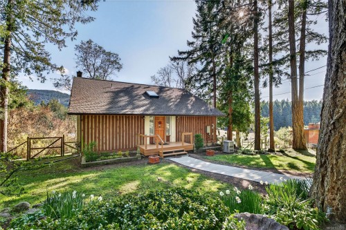 111 Baker Rd, Salt Spring, BC 
