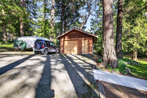 111 Baker Rd, Salt Spring, BC 