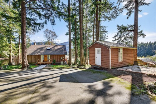 111 Baker Rd, Salt Spring, BC 