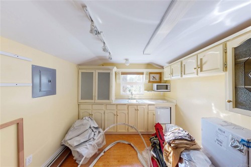 111 Baker Rd, Salt Spring, BC 