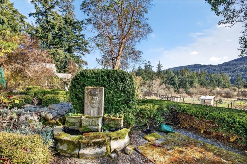 111 Baker Rd, Salt Spring, BC 