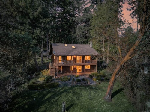 111 Baker Rd, Salt Spring, BC 