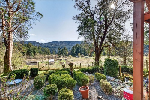 111 Baker Rd, Salt Spring, BC 