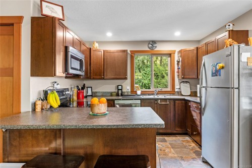 13475 Cedar Rd, Ladysmith, BC 