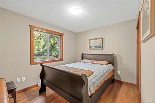 13475 Cedar Rd, Ladysmith, BC 