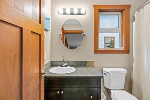 13475 Cedar Rd, Ladysmith, BC 