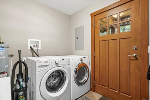 13475 Cedar Rd, Ladysmith, BC 