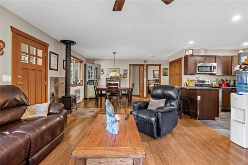 13475 Cedar Rd, Ladysmith, BC 