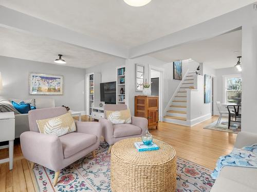 103 Granite Street, Chester, NS - Indoor Photo Showing Living Room