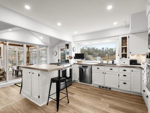 103 Granite Street, Chester, NS - Indoor Photo Showing Kitchen