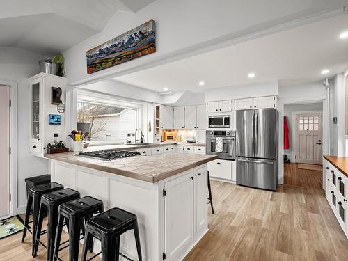 103 Granite Street, Chester, NS - Indoor Photo Showing Kitchen