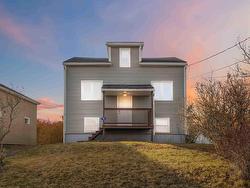 4 Hayes Street Halifax, NS B3R 2B5