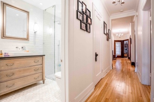 Bathroom - 4220 Av. Marcil, Montréal (Côte-Des-Neiges/Notre-Dame-De-Grâce), QC - Indoor Photo Showing Other Room