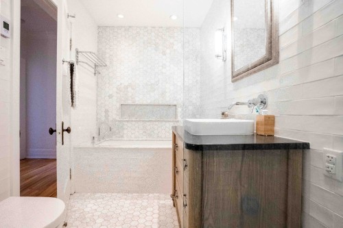 Bathroom - 4220 Av. Marcil, Montréal (Côte-Des-Neiges/Notre-Dame-De-Grâce), QC - Indoor Photo Showing Bathroom