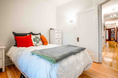 Bedroom - 4220 Av. Marcil, Montréal (Côte-Des-Neiges/Notre-Dame-De-Grâce), QC - Indoor Photo Showing Bedroom