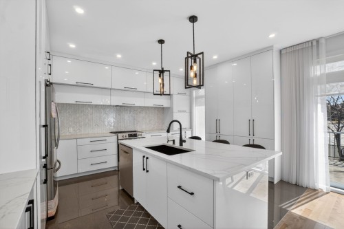 Cuisine - 415 Rue Vanier, Brossard, QC - Indoor Photo Showing Kitchen With Upgraded Kitchen