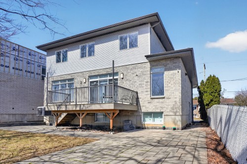 Face arrière - 415 Rue Vanier, Brossard, QC - Outdoor With Deck Patio Veranda