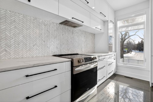 Cuisine - 415 Rue Vanier, Brossard, QC - Indoor Photo Showing Kitchen With Upgraded Kitchen