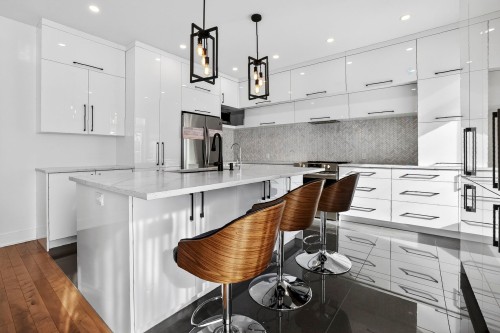 Cuisine - 415 Rue Vanier, Brossard, QC - Indoor Photo Showing Kitchen With Upgraded Kitchen