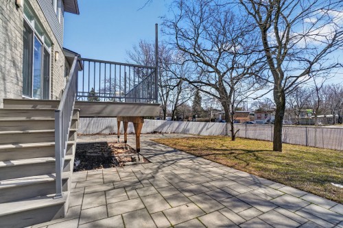 Cour - 415 Rue Vanier, Brossard, QC - Outdoor