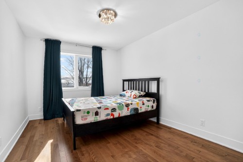 Chambre à coucher - 415 Rue Vanier, Brossard, QC - Indoor Photo Showing Bedroom