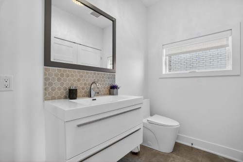 Salle de bains - 415 Rue Vanier, Brossard, QC - Indoor Photo Showing Bathroom
