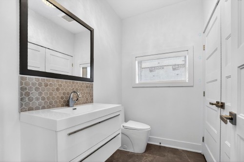 Salle de bains - 415 Rue Vanier, Brossard, QC - Indoor Photo Showing Bathroom
