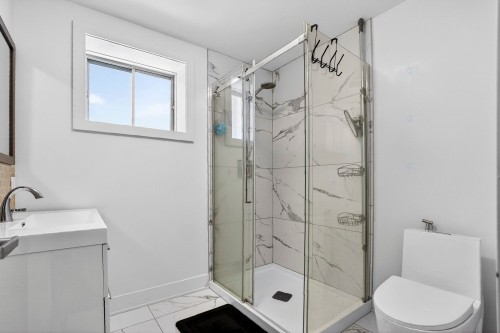 Salle de bains - 415 Rue Vanier, Brossard, QC - Indoor Photo Showing Bathroom