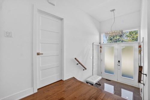 Hall d'entrée/Vestibule - 415 Rue Vanier, Brossard, QC - Indoor Photo Showing Other Room