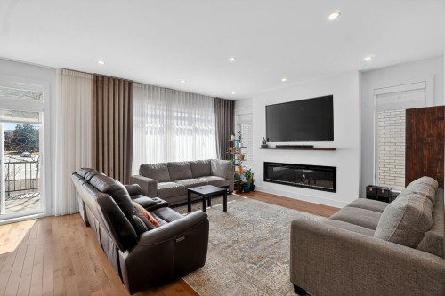 Salon - 415 Rue Vanier, Brossard, QC - Indoor Photo Showing Living Room With Fireplace