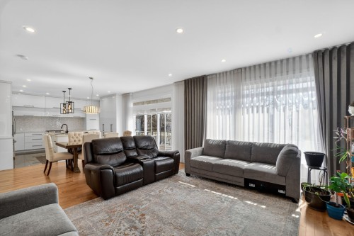 Salon - 415 Rue Vanier, Brossard, QC - Indoor Photo Showing Living Room