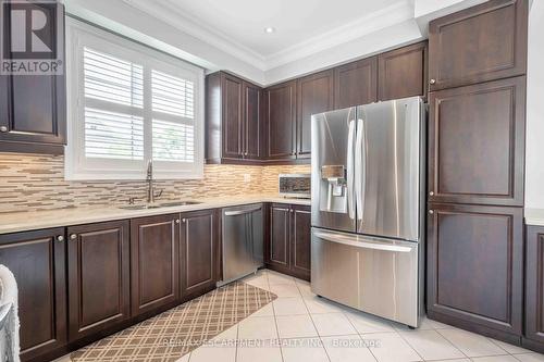 3220 Sorrento Crescent, Burlington, ON - Indoor Photo Showing Kitchen With Stainless Steel Kitchen With Double Sink With Upgraded Kitchen