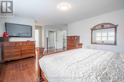 3220 Sorrento Crescent, Burlington, ON - Indoor Photo Showing Bedroom