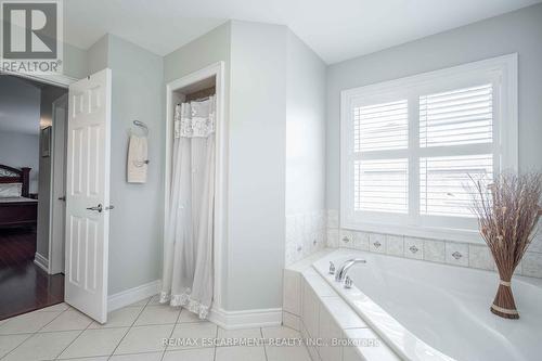 3220 Sorrento Crescent, Burlington, ON - Indoor