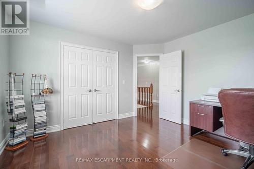 3220 Sorrento Crescent, Burlington, ON - Indoor