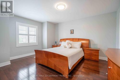 3220 Sorrento Crescent, Burlington, ON - Indoor Photo Showing Bedroom