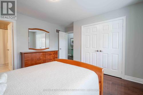 3220 Sorrento Crescent, Burlington, ON - Indoor Photo Showing Bedroom