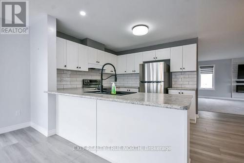 8 Sinclair Crescent, Ramara, ON - Indoor Photo Showing Kitchen With Upgraded Kitchen