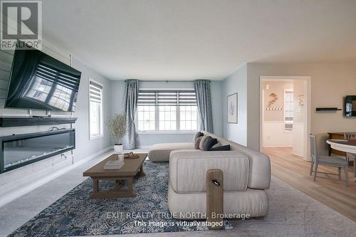 8 Sinclair Crescent, Ramara, ON - Indoor Photo Showing Living Room